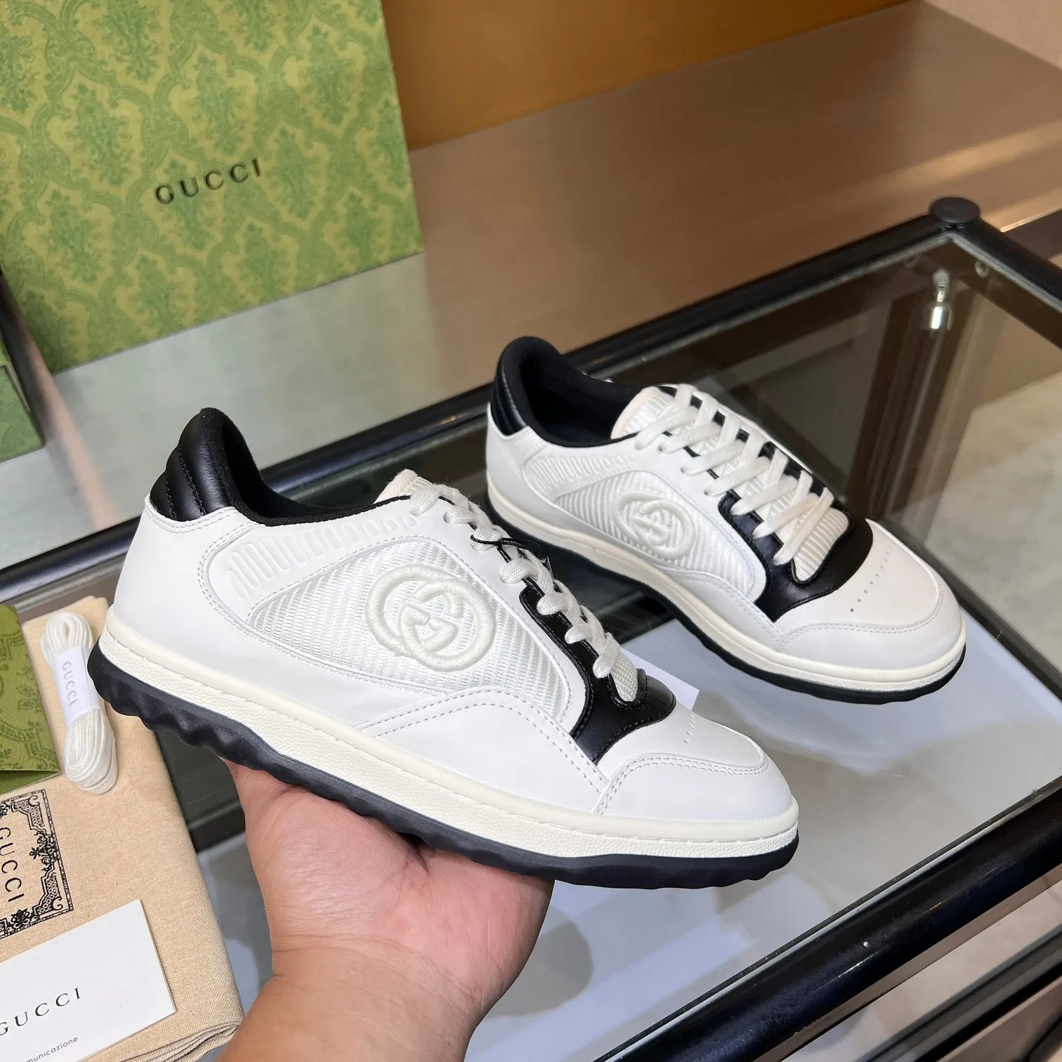 👟👟Ex-factory price 520👟👟 Top version, full styling effect, instant sales of the common practice of soft treading in the market, 💣💣💣Gucci2023 early spring Gucci G home latest hot style MAC80 sports shoes couple style casual retro distressed dirty shoes small dirty shoes small white shoes🌸🌸🌸 original purchase and development Production Gucci MAC80 new hot-selling series. The exquisite and compact interlocking double G logo romantically interprets the aesthetic concept of this series. Made of off-white leather, ▪️Material: original customized imported first-layer cowhide ▪️Inner lining: original customized imported breathable mesh ▪️Outsole: original molded two-color TPU outsole ▪️Sole thickness: 3CM ▪️Size: women's 35-40 / men's 39-45